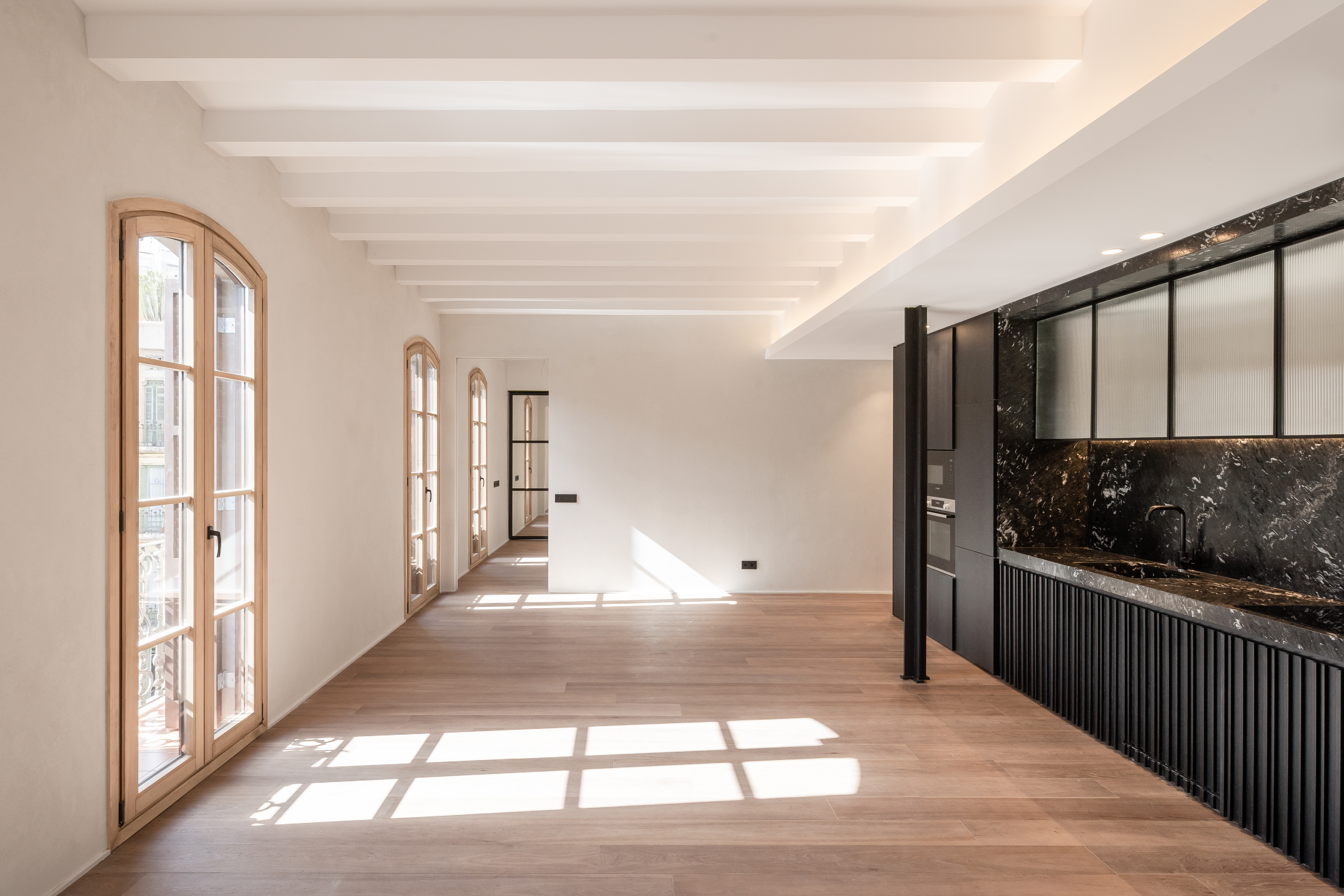 Bright living room opening onto Rambla Catalunya views.